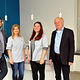 Katja Kramer (2. von rechts) vom Dental-Labor Handrich in Hof ist Bayerns beste Zahntechnikerin. Dazu gratulieren Geschäftsführer Rolf Ebert, die technische Leiterin Katharina Fuchs-Ebert (von links) und Seniorchef Werner Ebert.