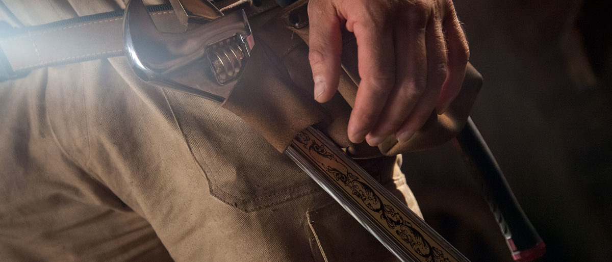Motiv aus dem neuen TV-Spot der Imagekampagne 2018: Tore Frandsen inszeniert einen unerschrockenen Handwerker als modernen Cowboy, der seinen Mitmenschen hilft. Damit gibt der Regisseur die filmische Antwort auf die diesjährige Leitfrage der Imagekampagne "Und? Was hast du heute gemacht?". Motiv aus dem neuen TV-Spot der Imagekampagne 2018: Tore Frandsen inszeniert einen unerschrockenen Handwerker als modernen Cowboy, der seinen Mitmenschen hilft. Damit gibt der Regisseur die filmische Antwort auf die diesjährige Leitfrage der Imagekampagne "Und? Was hast du heute gemacht?".