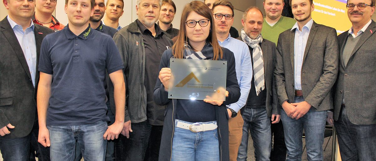 17 Teilnehmer haben sich jetzt an der HWK für Oberfranken im Kurs "Barrierefreies und technikunterstütztes Leben (im Alter) - Chancen für das Handwerk" für die Bedürfnisse der älter werdenden Generationen sensibilisiert und technische Assistenzsysteme kennengelernt. 17 Teilnehmer haben sich jetzt an der HWK für Oberfranken im Kurs "Barrierefreies und technikunterstütztes Leben (im Alter) - Chancen für das Handwerk" für die Bedürfnisse der älter werdenden Generationen sensibilisiert und technische Assistenzsysteme kennengelernt.