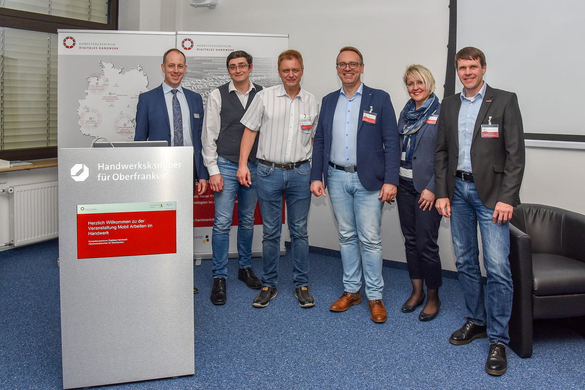 Verantwortlich für einen aufschlussreichen Nachmittag: Prof. Peter Fröhlich der TH Deggendorf, Peter Meier der F.EE GmbH, Hanspeter Hörl und Michael Falke von der Taifun Software AG und Cornelia Bachstein und Oliver Eismann vom KDH (von links). Verantwortlich für einen aufschlussreichen Nachmittag: Prof. Peter Fröhlich der TH Deggendorf, Peter Meier der F.EE GmbH, Hanspeter Hörl und Michael Falke von der Taifun Software AG und Cornelia Bachstein und Oliver Eismann vom KDH (von links).