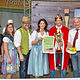 Glücklicher Bratwurstkönig: Stephan Jamm von der Metzgerei Deininger (Markt Einersheim) bei der Krönung durch Bayerns Landwirtschaftsministerin Michaela Kaniber (Mitte), Oberfrankens Regierungspräsidentin Heidrun Piwernetz, die oberfränkische Bierkönigin Christina Ponfick, HWK-Präsident Thomas Zimmer und Pegnitz` Bürgermeister Uwe Raab (von links). 