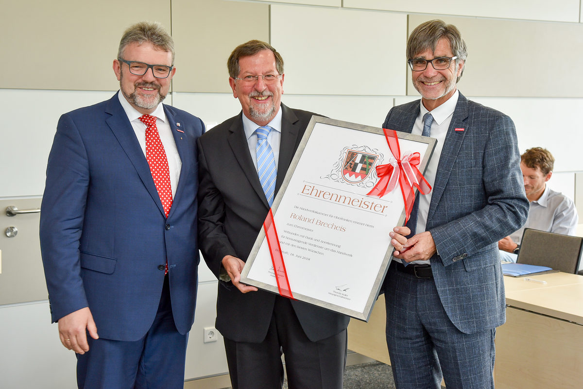 Ehrenmeisterbrief für Roland Brecheis als Zeichen der Anerkennung für sein lokales, regionales und landesweites Engagement. Ehrenmeisterbrief für Roland Brecheis als Zeichen der Anerkennung für sein lokales, regionales und landesweites Engagement.