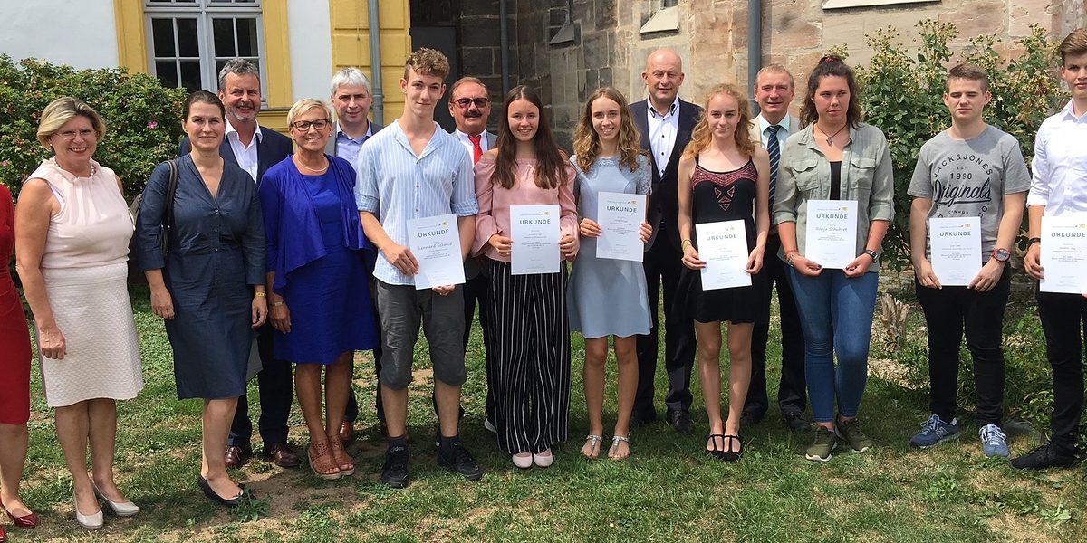Die besten Mittelschulabsolventen aus dem Schulamtsbezirk Forchheim. Die besten Mittelschulabsolventen aus dem Schulamtsbezirk Forchheim.