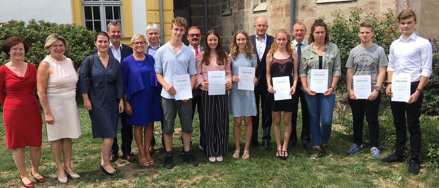 Die besten Mittelschulabsolventen aus dem Schulamtsbezirk Forchheim.