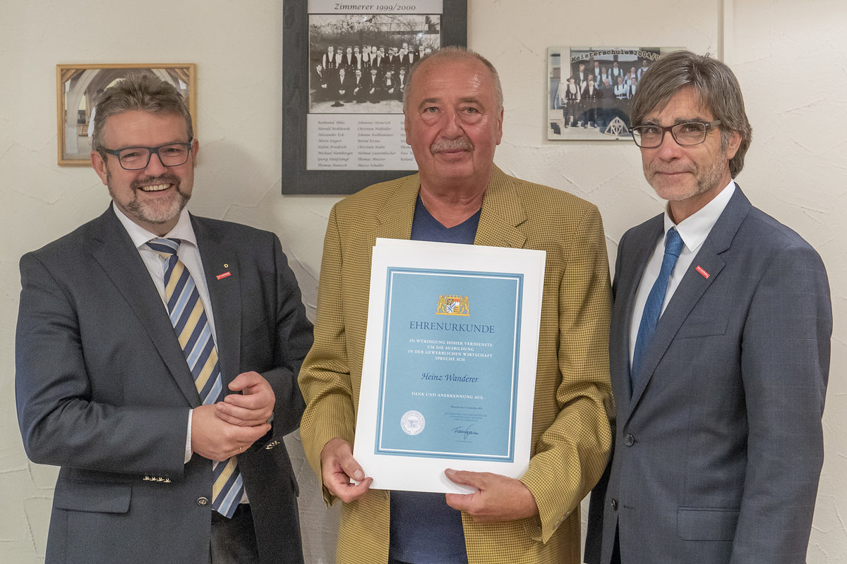Hauptgeschäftsführer Thomas Koller mit Heinz Wanderer und HWK-Präsident Thomas Zimmer (von links). Hauptgeschäftsführer Thomas Koller mit Heinz Wanderer und HWK-Präsident Thomas Zimmer (von links).