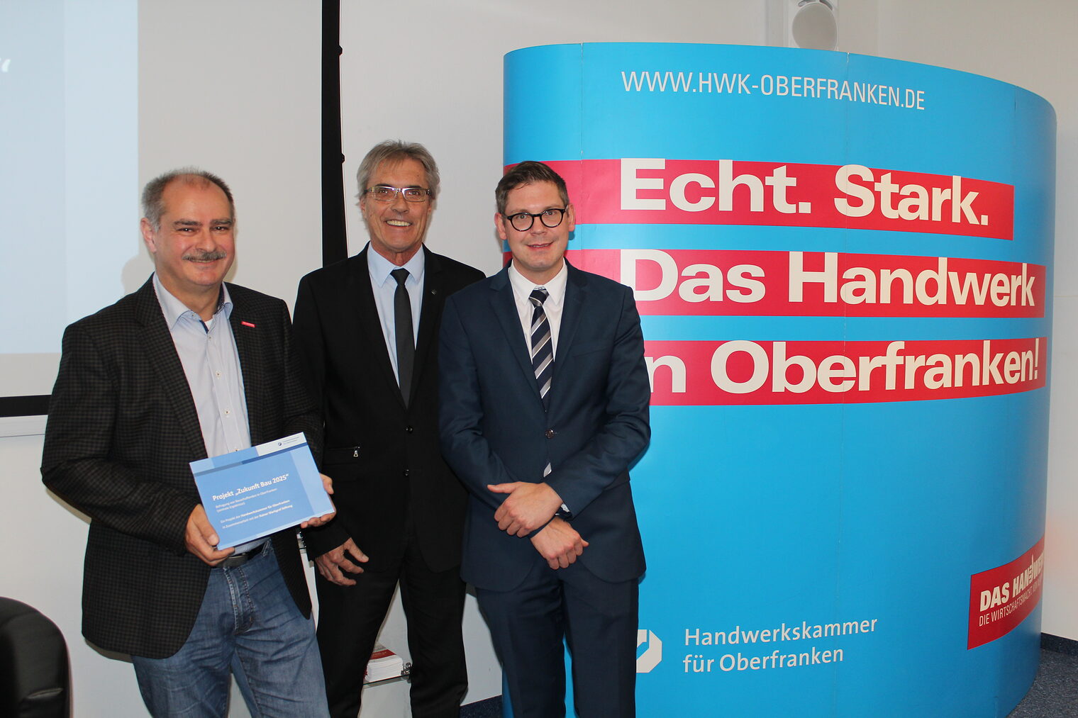 Projektleiter Helmut Kohler (HWK), Dr. Bernd Sauer (HWK) und Florian Prosch (Rainer Markgraf Stiftung). Projektleiter Helmut Kohler (HWK), Dr. Bernd Sauer (HWK) und Florian Prosch (Rainer Markgraf Stiftung).