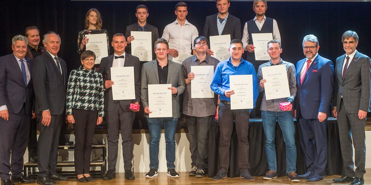 Die oberfränkischen Landessiegerinnen und Landessieger des Leistungswettbewerbs des Deutschen Handwerks 2018, die bei der bayernweiten Abschlussfeier in Bamberg ausgezeichnet wurden. Die oberfränkischen Landessiegerinnen und Landessieger des Leistungswettbewerbs des Deutschen Handwerks 2018, die bei der bayernweiten Abschlussfeier in Bamberg ausgezeichnet wurden.