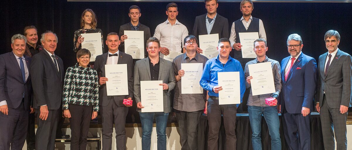 Die oberfränkischen Landessiegerinnen und Landessieger des Leistungswettbewerbs des Deutschen Handwerks 2018, die bei der bayernweiten Abschlussfeier in Bamberg ausgezeichnet wurden. Die oberfränkischen Landessiegerinnen und Landessieger des Leistungswettbewerbs des Deutschen Handwerks 2018, die bei der bayernweiten Abschlussfeier in Bamberg ausgezeichnet wurden.