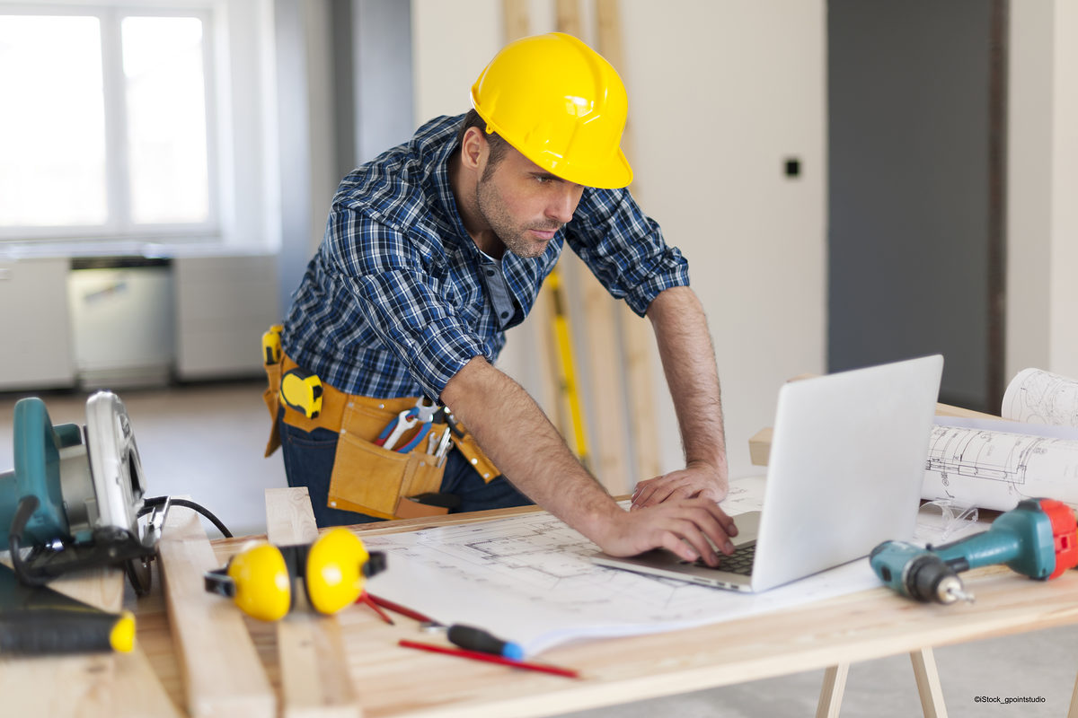 Portrait of hard working building contractor Schlagwort(e): Blueprint, Building Contractor, Built Structure, Carpenter, Computer, Connection, Construction, Construction Site, Construction Worker, Contemporary, Craftsperson, Desk, Document, Equipment, Examining, Focus, Helmet, Home Improvement, Indoors, Internet, Job, Laptop, Looking, Lumberjack Shirt, Manual Worker, Men, Mobility, Occupation, Pensive, Place of Work, Plan, Planning, Professional Occupation, Repairman, Residential Structure, Serious, Standing, Table, Technology, Tool Belt, Work Tool, Working, Yellow