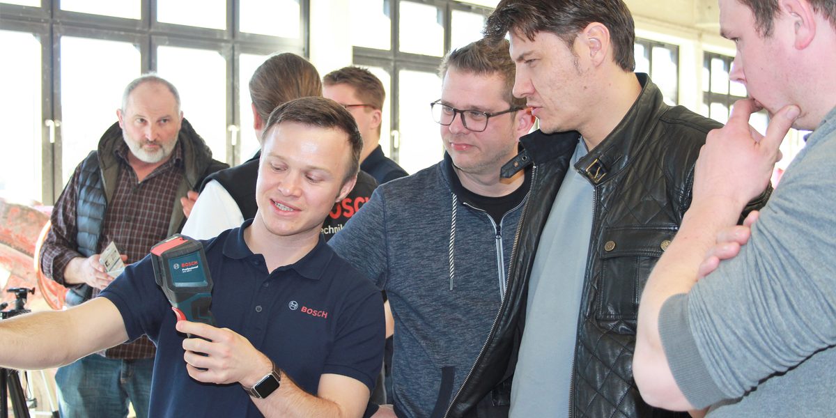 Mit Hilfe von Apps gelangen die ermittelten Messwerte in Sekundenschnelle zur Weiterverarbeitung auf den Bildschirm. Mit Hilfe von Apps gelangen die ermittelten Messwerte in Sekundenschnelle zur Weiterverarbeitung auf den Bildschirm.