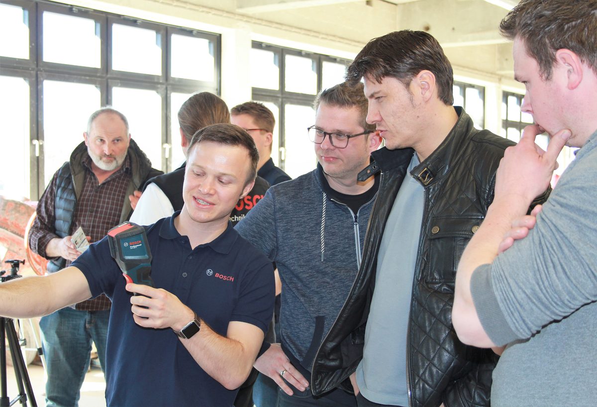 Mit Hilfe von Apps gelangen die ermittelten Messwerte in Sekundenschnelle zur Weiterverarbeitung auf den Bildschirm. Mit Hilfe von Apps gelangen die ermittelten Messwerte in Sekundenschnelle zur Weiterverarbeitung auf den Bildschirm.