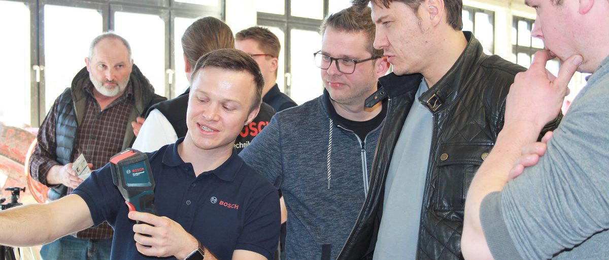 Mit Hilfe von Apps gelangen die ermittelten Messwerte in Sekundenschnelle zur Weiterverarbeitung auf den Bildschirm. Mit Hilfe von Apps gelangen die ermittelten Messwerte in Sekundenschnelle zur Weiterverarbeitung auf den Bildschirm.