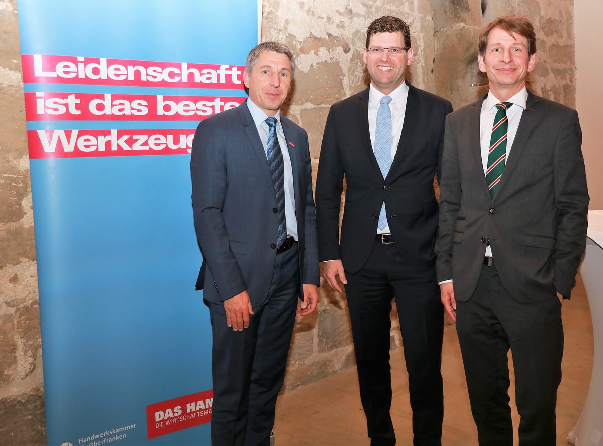 HWK-Geschäftsführer Rainer Beck, Peter Roeger und der Leiter der Betriebsberatung an der HWK für Oberfranken, Dr. Dirk Haid.