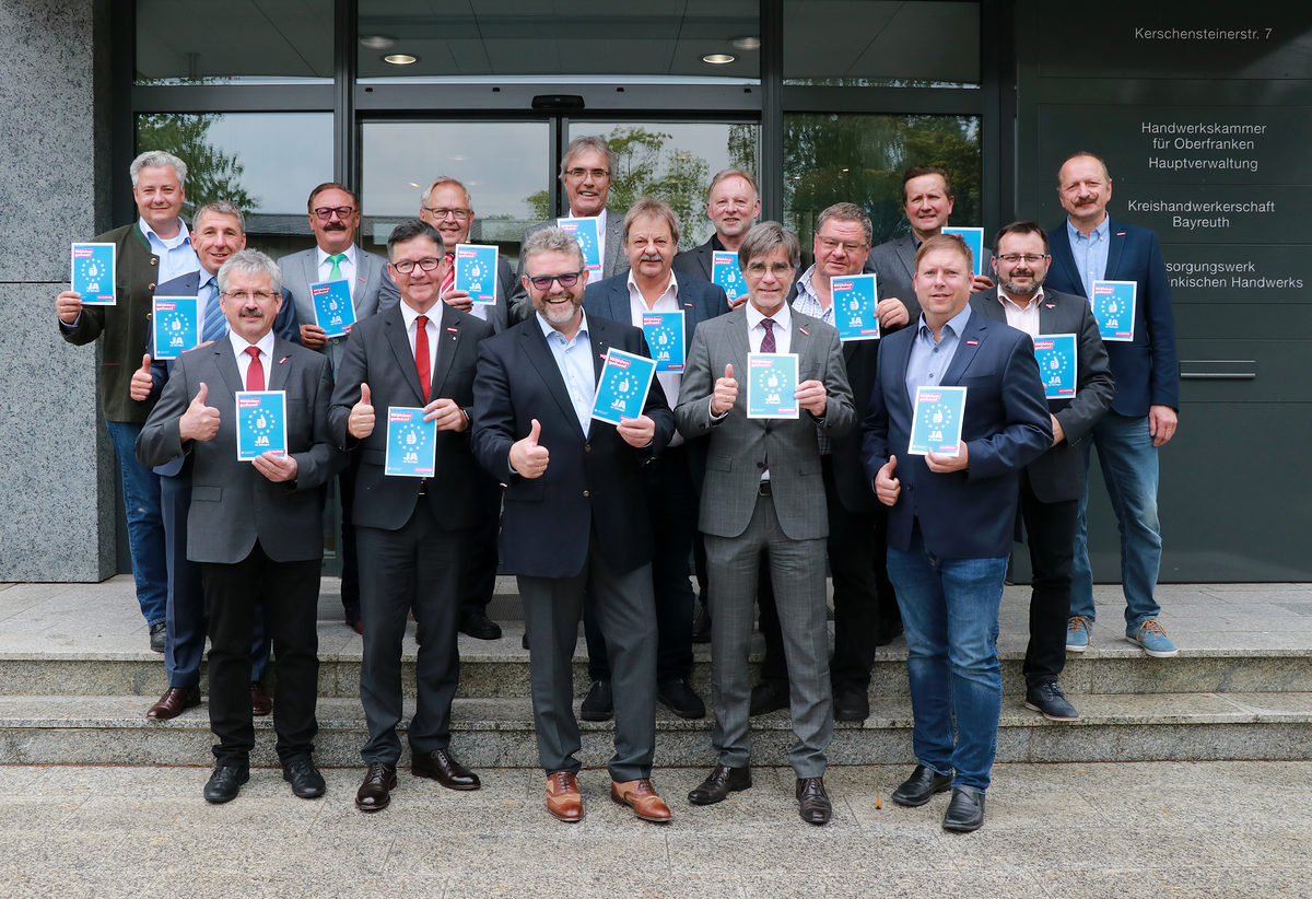 Am Sonntag, 26. Mai 2019 wählen gehen! Der Vortsand der Handwerkskammer für Oberfranken und die oberfränkischen Kreishandwerksmeister appellieren an alle Handwerkerinnen und Handwerker. JA zu Europa - am Sonntag wählen gehen!