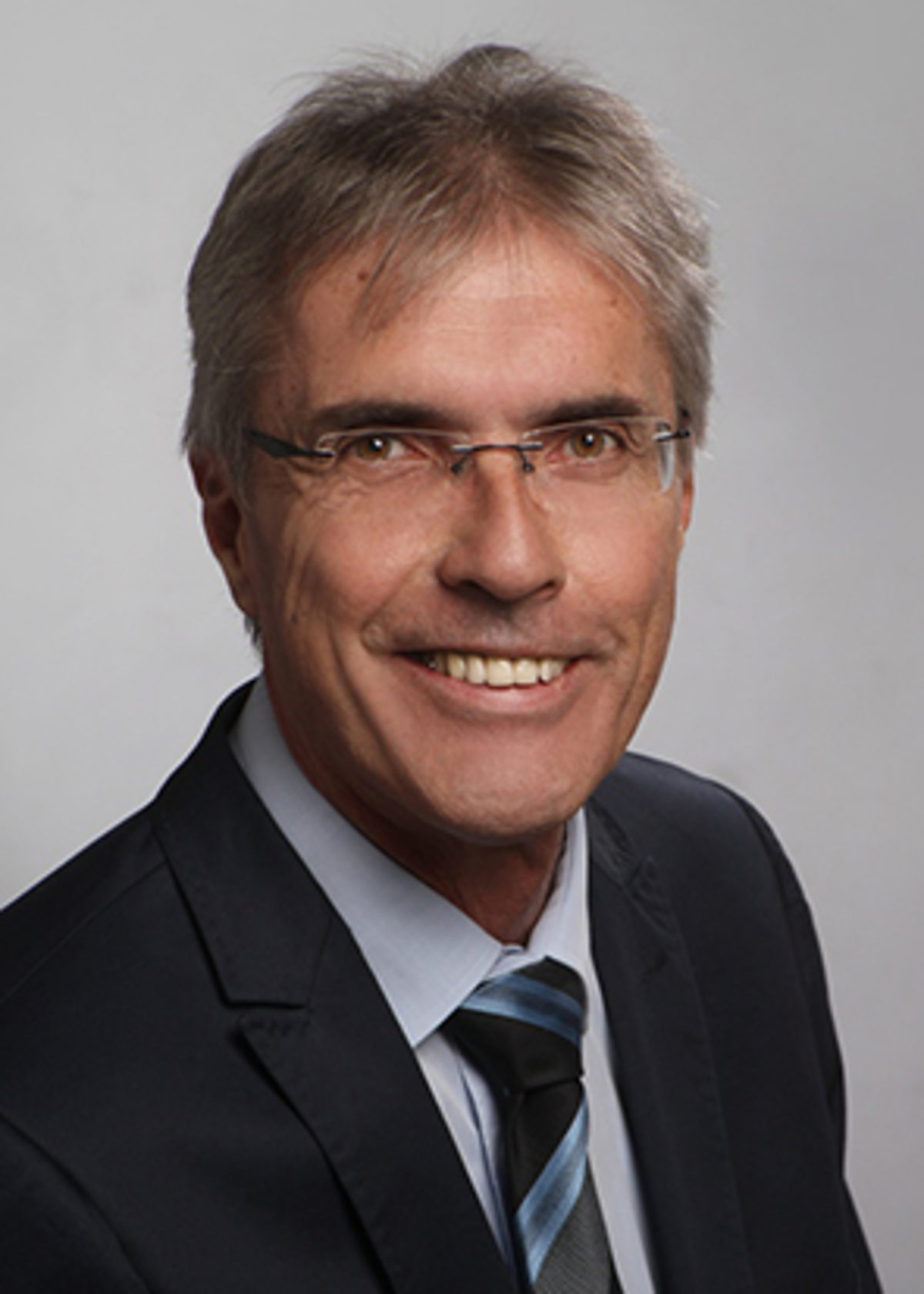Dr. Bernd Sauer