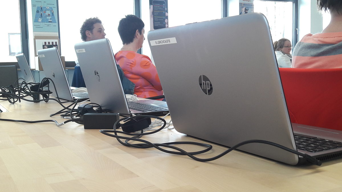 Bei der Schulung zum Einsatz von Social Media in der Betriebskommunikation wurden Laptops zu den gängigen Werkzeugen. Bei der Schulung zum Einsatz von Social Media in der Betriebskommunikation wurden Laptops zu den gängigen Werkzeugen.