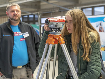 Klarer und geschärfter Blick in die Zukunft! Das Handwerk bietet beste Möglichkeiten, Karriere zu machen und an den Zukunftsthemen mitzuarbeiten. Klarer und geschärfter Blick in die Zukunft! Das Handwerk bietet beste Möglichkeiten, Karriere zu machen und an den Zukunftsthemen mitzuarbeiten.