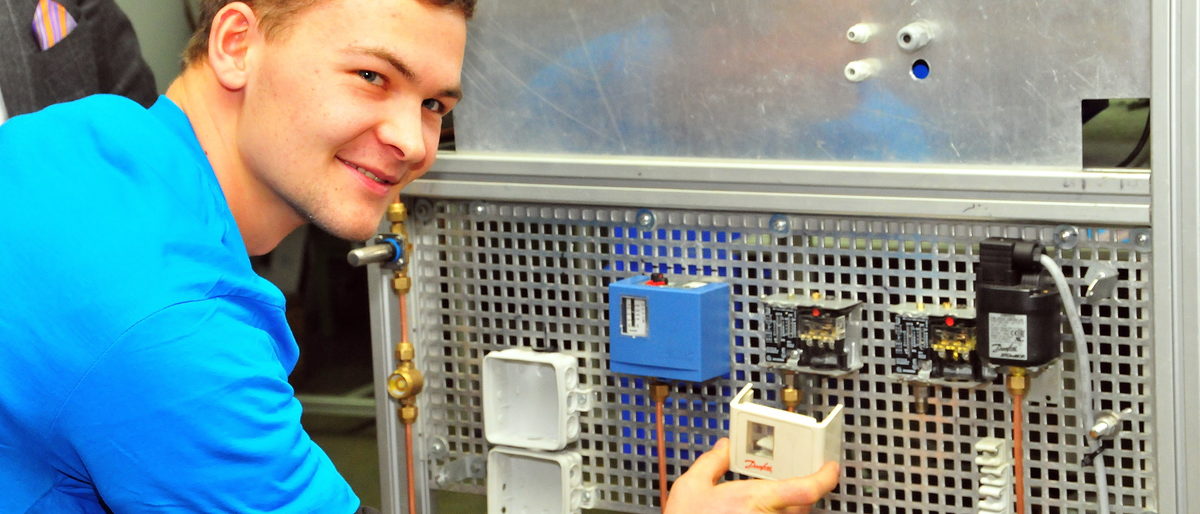 Er hat das Gespür für Material und Werkzeug - Nicolas Krahl ist Bayerns bester Mechatroniker für Kältetechnik. Er hat das Gespür für Material und Werkzeug - Nicolas Krahl ist Bayerns bester Mechatroniker für Kältetechnik.