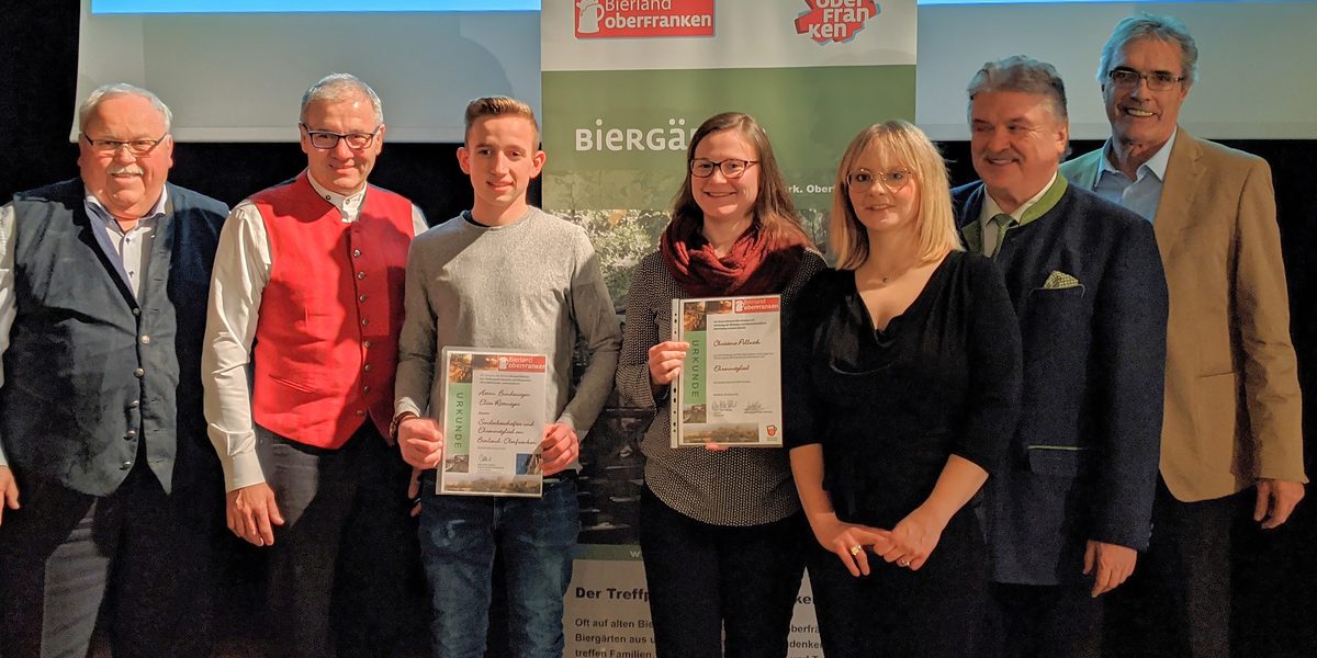 Bei der Jahresversammlung des Vereins Bierland Oberfranken wurden Franz Streit (links), Elias Rittmayer und Oberfrankens Bierkönigin Christina Pollnick (3. und 4. von links) zu neuen Ehrenmitgliedern und Sonderbotschaftern ernannt. Es gratulierten Dr. Bernd Sauer von der HWK für Oberfranken und die die Vorstandsmitglieder Landrat Dr. Klaus Peter Söllner und Gisela Hansen (von rechts). Bei der Jahresversammlung des Vereins Bierland Oberfranken wurden Franz Streit (links), Elias Rittmayer und Oberfrankens Bierkönigin Christina Pollnick (3. und 4. von links) zu neuen Ehrenmitgliedern und Sonderbotschaftern ernannt. Es gratulierten Dr. Bernd Sauer von der HWK für Oberfranken und die die Vorstandsmitglieder Landrat Dr. Klaus Peter Söllner und Gisela Hansen (von rechts).