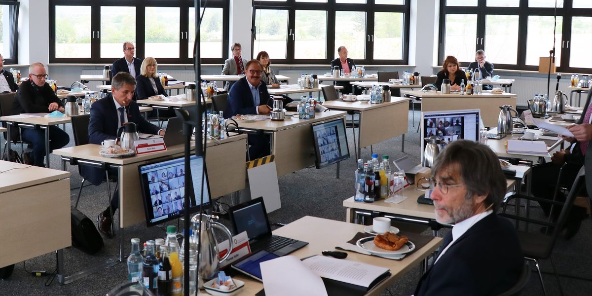 Die geforderten Abstandsregeln konnten während der außerordentlichen Vollversammlung gut eingehalten werden. Die geforderten Abstandsregeln konnten während der außerordentlichen Vollversammlung gut eingehalten werden.
