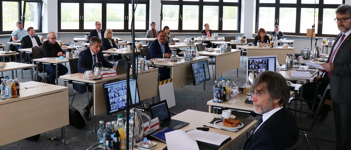 Die geforderten Abstandsregeln konnten während der außerordentlichen Vollversammlung gut eingehalten werden. Die geforderten Abstandsregeln konnten während der außerordentlichen Vollversammlung gut eingehalten werden.