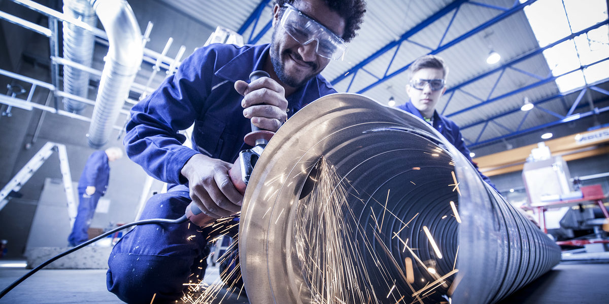 Was macht einen Handwerksbetrieb attraktiv für Arbeitnehmer? - Ein e-Magazin und ein online-Baukasten geben wichtige Tipps Was macht einen Handwerksbetrieb attraktiv für Arbeitnehmer? - Ein e-Magazin und ein online-Baukasten geben wichtige Tipps